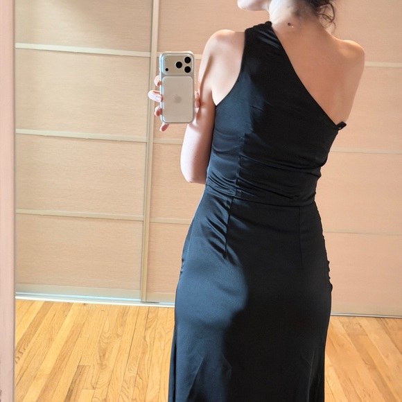 LICHI One Shoulder Midi Dress with Scarf in sz. SMALL - Picture 5 of 11